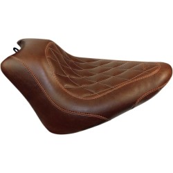 Κάθισμα wide tripper solo diamond stitched brown MUSTANG SEATS 76766 Κάθισμα wide tripper solo diamond stitched brown MUSTANG SEATS 76766