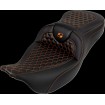 Κάθισμα RoadSofa - Honeycomb - πορτοκαλί ραφή - χωρίς πλάτη SADDLEMEN 808-07B-18903 Κάθισμα RoadSofa - Honeycomb - πορτοκαλί ραφή - χωρίς πλάτη SADDLEMEN 808-07B-18903 thumb