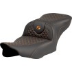 Κάθισμα Roadsofa - Dragon Scale Stitch - πορτοκαλί ραφή - χωρίς πλάτη SADDLEMEN 823-07-20803 Κάθισμα Roadsofa - Dragon Scale Stitch - πορτοκαλί ραφή - χωρίς πλάτη SADDLEMEN 823-07-20803 thumb